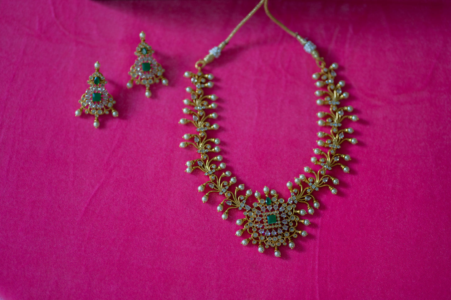 Varnini Necklace Set